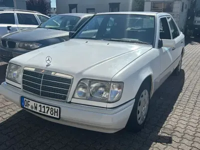 Gebraucht Mercedes E200 75 PS (55 kW) 1993 Weiß Limousine