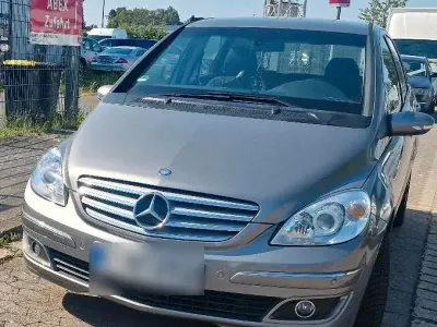 Gebraucht Mercedes B200 140 PS (102 kW) 2006 Gold Van / Kleinbus