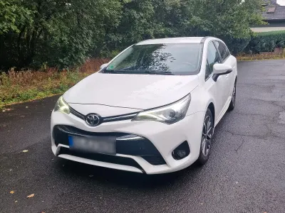 Gebraucht Toyota Avensis Comfort 143 PS (105 kW) 2016 Weiß Kombi