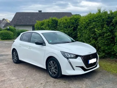 Gebraucht Peugeot 208 Active 101 PS (74 kW) 2022 Weiß Kleinwagen