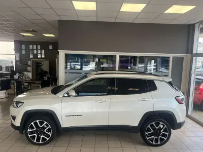 Gebraucht Jeep Compass Limited 170 PS (125 kW) 2018 Bela perla SUV