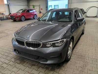 Gebraucht BMW 330e Advantage 184 PS (135 kW) 2022 Grau Kombi