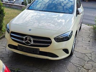 Mercedes B200
