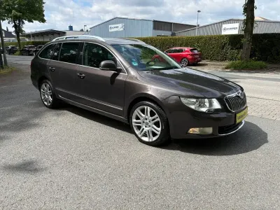 Gebraucht Skoda Superb Elegance 160 PS (117 kW) 2011 Braun Kombi