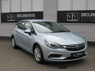 Usata Opel Astra Edition 101 CV (74 kW) 2016 Blu Berlina