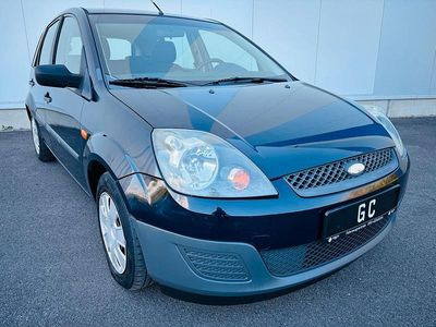 Gebraucht Ford Fiesta Ambiente 60 PS (44 kW) 2005 Blau Kleinwagen