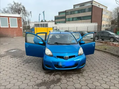 Second-hand Toyota Aygo 69 CP (50 kW) 2010 Albastru Hatchback