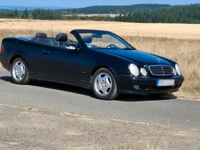 Gebraucht Mercedes CLK230 197 PS (144 kW) 2003 Schwarz Cabrio
