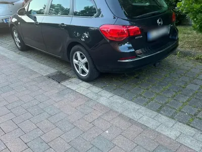 Gebraucht Opel Astra 102 PS (75 kW) 2015 Schwarz Kombi