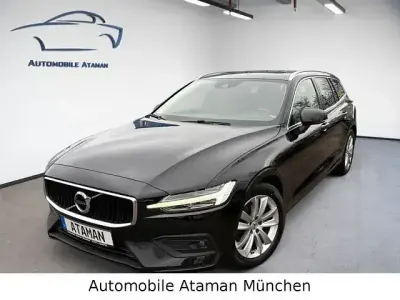 Gebraucht Volvo V60 Momentum 150 PS (110 kW) 2020 Schwarz Kombi