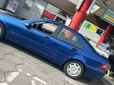 Gebraucht Mercedes C180 146 PS (107 kW) 2004 Blau Limousine