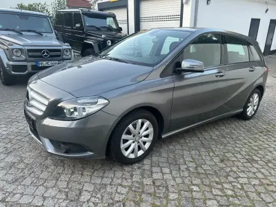 Gebraucht Mercedes B180 122 PS (89 kW) 2013 Grau Kleinwagen