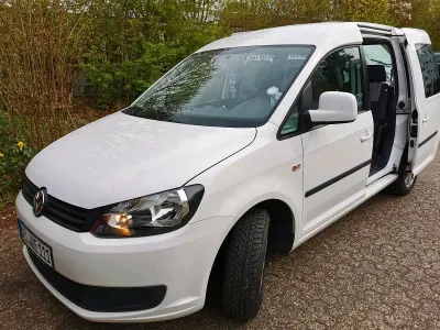 Używany VW Caddy 109 KM (80 kW) 2012 Biały Minivan