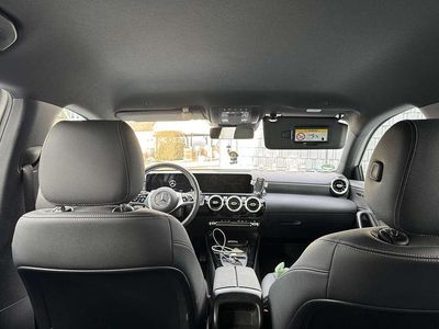 Gebraucht Mercedes A180 136 PS (100 kW) 2024 Weiß Limousine