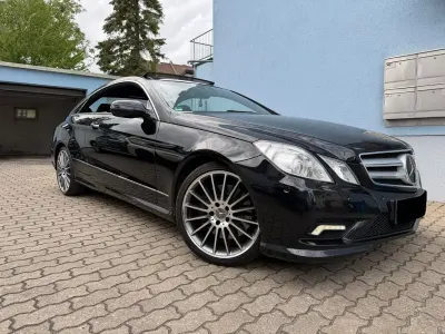 Gebraucht Mercedes E500 Avantgarde 387 PS (284 kW) 2009 Schwarz Coupé