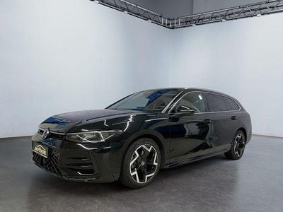 Gebraucht VW Passat R-line 150 PS (110 kW) 2024 Grenadillschwarz metallic Kombi