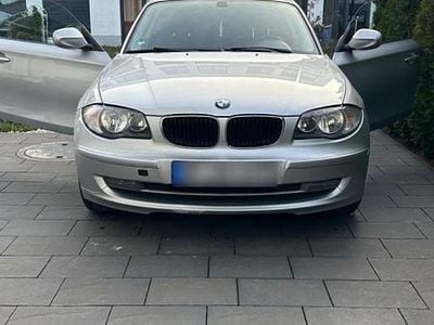 Usata BMW 118 143 CV (105 kW) 2010 Argento Utilitaria