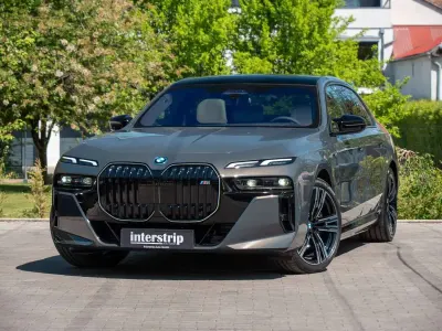 Gebraucht BMW 760 381 PS (280 kW) 2026 Dravitgrau metallic Limousine