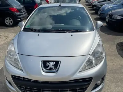 Gebraucht Peugeot 207 CC 120 PS (88 kW) 2010 Silber Cabrio