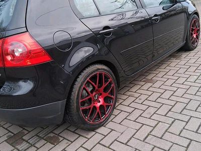 Usata VW Golf V 102 CV (75 kW) 2007 Nero Utilitaria