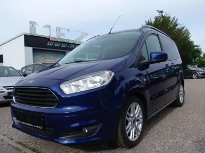 Gebraucht Ford Tourneo Courier Titanium 101 PS (74 kW) 2017 Indicblau metallic Van / Kleinbus