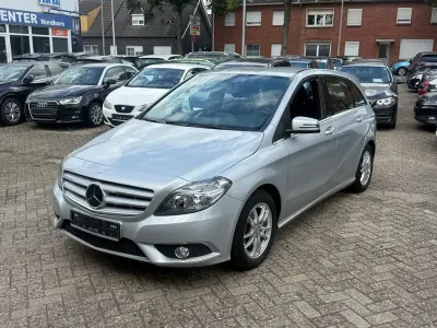 Gebraucht Mercedes B180 109 PS (80 kW) 2014 Silber Kleinwagen