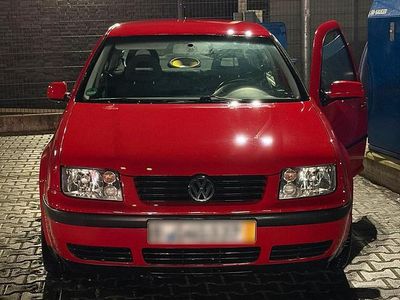 Second-hand VW Bora 105 CP (77 kW) 2000 Roșu Berlinǎ