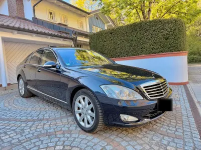 Używany Mercedes S500 387 KM (284 kW) 2006 Niebieski Sedan/Limuzyna