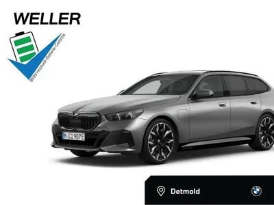 Neu BMW 550e Comfort Edition 489 PS (359 kW) 2026 Frozen pure grey (grau) Kombi