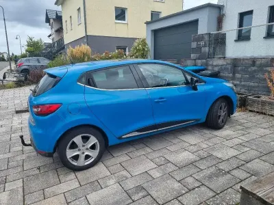 Używany Renault Clio IV Experience 90 KM (66 kW) 2015 Niebieski Sedan/Limuzyna