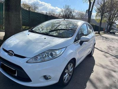Gebraucht Ford Fiesta 97 PS (71 kW) 2011 Weiß Kleinwagen