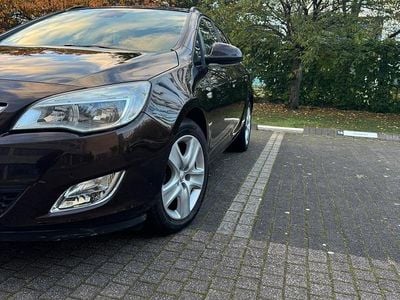 Second-hand Opel Astra Sport 106 CP (77 kW) 2012 Maro Break