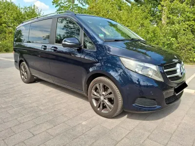 Gebraucht Mercedes V220 Edition 163 PS (119 kW) 2017 Blau Van / Kleinbus