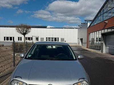 Gebraucht VW Golf IV 102 PS (75 kW) 2003 Silber Kleinwagen