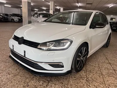 Gebraucht VW Golf VII Highline 125 PS (91 kW) 2017 Weiß Limousine