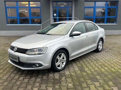 Silber Gebraucht 2014 VW Jetta Life Limousine | 8.300 € (Etwas zu teuer)