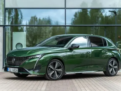 Gebraucht Peugeot 308 GT-line 131 PS (96 kW) 2022 Grün Limousine