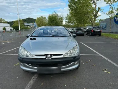 Gebraucht Peugeot 206 CC 136 PS (100 kW) 2001 Silber Cabrio