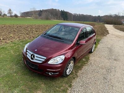 Gebraucht Mercedes B200 136 PS (100 kW) 2008 Rot Van / Kleinbus