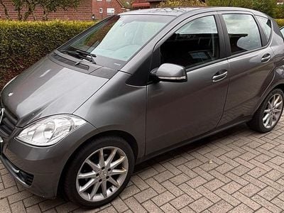 Usata Mercedes A180 109 CV (80 kW) 2011 Grigio Utilitaria