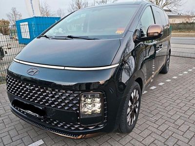 Gebraucht Hyundai Staria Signature 177 PS (130 kW) 2023 Schwarz Van / Kleinbus