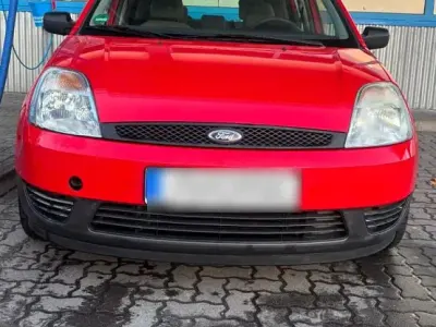 Begagnad Ford Fiesta 60 HK (44 kW) 2003 Röd Halvkombi