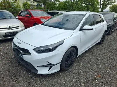 Neu Kia Ceed 140 PS (102 kW) 2025 Weiß Kleinwagen
