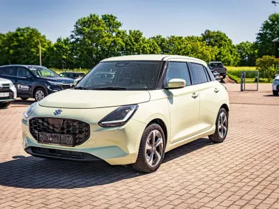 Gebraucht Suzuki Swift Comfort+ 83 PS (61 kW) 2024 Cool yellow metallic Kleinwagen