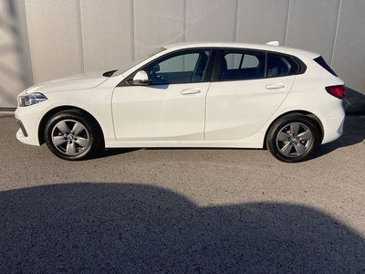 Weiß Gebraucht 2022 BMW 118 Advantage Kleinwagen | 21.800 € (Fairer Preis)