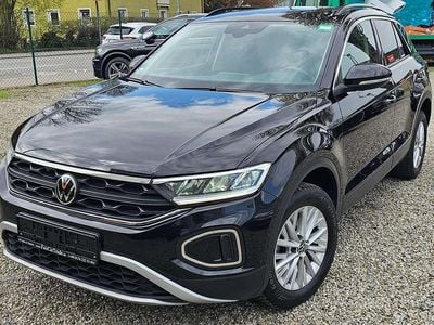 Second-hand VW T-Roc Life 110 CP (80 kW) 2023 Negru SUV
