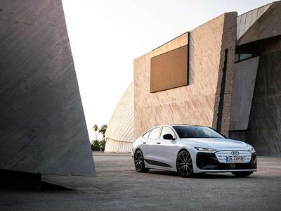 Gebraucht Audi Q6 e-tron S-Line 284 kW (387 PS) 2025 Daytonagrau perleffekt SUV