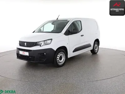 Gebraucht Peugeot Partner Premium 131 PS (96 kW) 2023 Weiss Van / Kleinbus