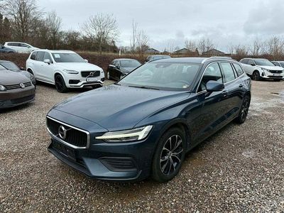 Gebraucht Volvo V60 Momentum 150 PS (110 kW) 2019 Blau Kombi