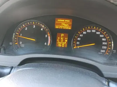 Gebraucht Toyota Avensis 150 PS (110 kW) 2010 Silber Kombi